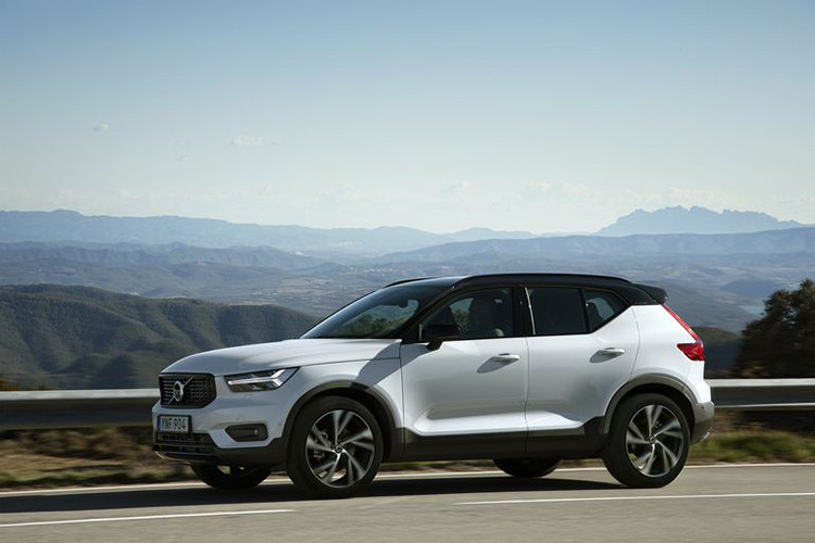Volvo XC40 cũng từng giành danh hiệu xe của năm 2018 tại thị trường châu Âu (2018 European Car of the Year). Đây là mẫu xe đầu tiên được phát triển dựa trên nền tảng mô-đun Compact Modular Architecture (CMA) mới của hãng. Công nghệ này sẽ được áp dụng rộng rãi trên các mẫu xe thuộc dòng sản phẩm 40 Series sắp tới của Volvo.