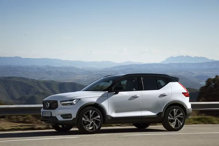 Volvo XC40 cũng từng giành danh hiệu xe của năm 2018 tại thị trường châu Âu (2018 European Car of the Year). Đây là mẫu xe đầu tiên được phát triển dựa trên nền tảng mô-đun Compact Modular Architecture (CMA) mới của hãng. Công nghệ này sẽ được áp dụng rộng rãi trên các mẫu xe thuộc dòng sản phẩm 40 Series sắp tới của Volvo.