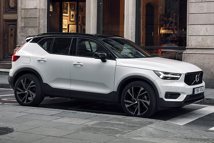 Mẫu xe crossover cỡ B Volvo XC40 2019 mới dự định sẽ chính thức được ra mắt thị trường Việt Nam vào ngày 31/5 tới tại &#x8;TP HCM. Tuy nhiên, trước thời điểm xuất hiện chính thức, hãng xe Thụy Điển đã bất ngờ chốt giá Volvo XC40 mới ở mức 1,75 tỷ đồng. 