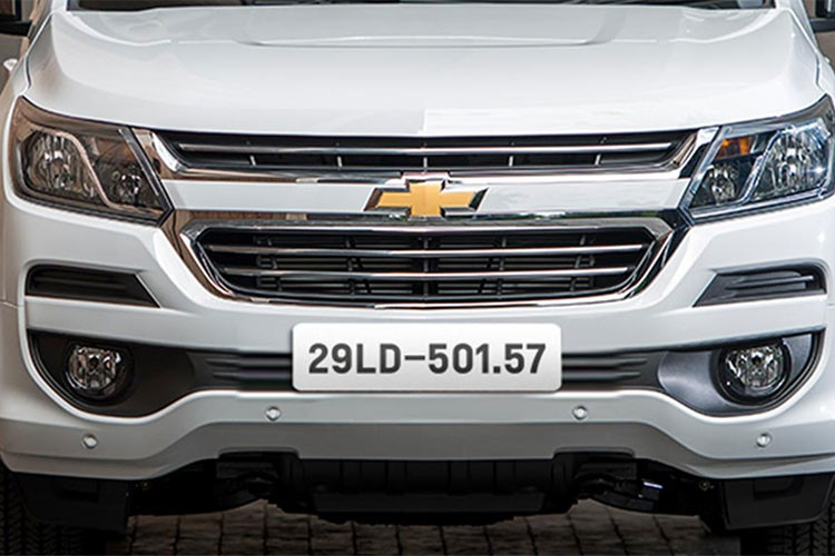 Ra mắt một thời gian ngắn sau khi chiếc bán tải Colorado bản facelift, mẫu xe SUV Chevrolet Trailblazer mới sở hữu ngoại hình hấp dẫn, khỏe mạnh hơn nhiều so với phiên bản cũ. Toàn bộ phần đầu xe đã được Chevrolet thiết kế lại hoàn toàn với kiểu dáng "nam tính" và gần với những dòng xe khác của thương hiệu Chevrolet tại Mỹ.