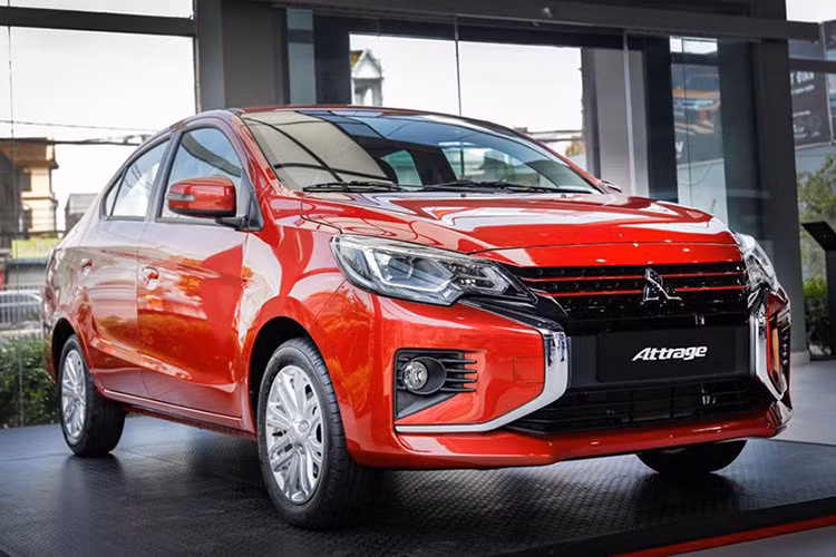  Mitsubishi Attrage 2020 Mitsubishi Attrage 2020 tại Việt Nam được cho là ứng cử viên đầu bảng trong danh sách những mẫu xe sedan tầm giá 300 triệu đồng đáng mua nhất hiện nay. Bởi, thứ nhất đời xe cao, mới chỉ lăn bánh khoảng 4 năm, từ thiết kế cho đến trang bị vẫn còn rất hợp thời. Tiếp đến, tuổi đời ít chắc chắn độ hao mòn cũng sẽ thấp hơn những chiếc xe đã có nhiều năm sử dụng.