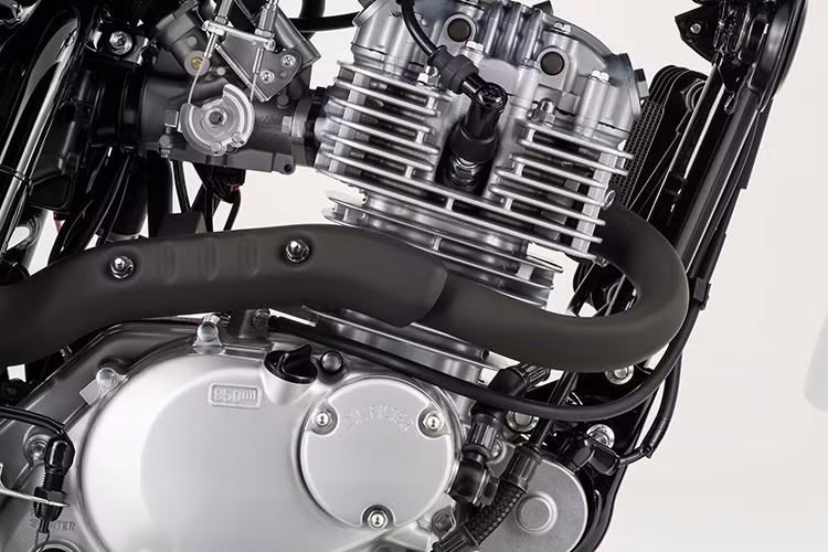 Xe được trang bị khối động cơ 199cc 4 kỳ, xy-lanh đơn, làm mát bằng gió, trục cam đơn trên đỉnh và đi kèm hộp số 5 cấp, phun xăng điện tử.