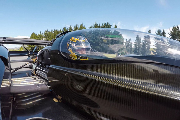 Xe có tốc độ tối đa dự kiến là 360km/h và được trang bị động cơ V10 tăng áp kép 4.0 lít công suất 1.013 mã lực do chính Rodin thiết kế, được hỗ trợ bởi một động cơ điện 174 mã lực dẫn động trực tiếp trên trục khuỷu.