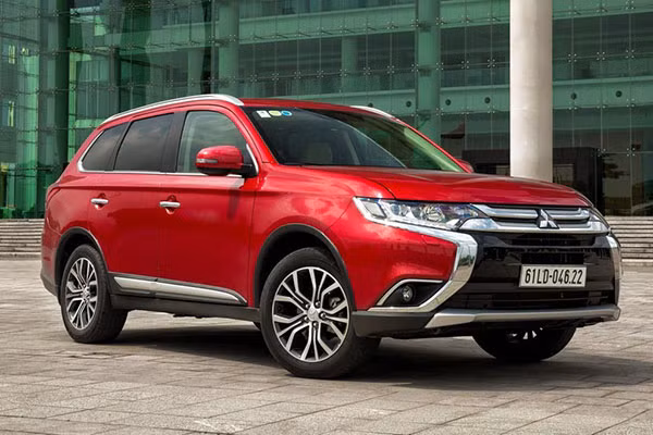 Mitsubishi Viet Nam trieu hoi Xpander va Outlander thay bom xang-Hinh-3