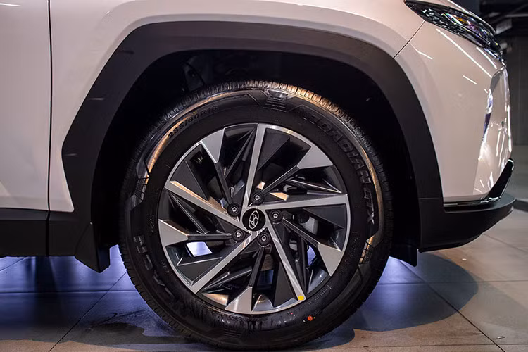 Trong khi đó, đã có quá nhiều sự chuyển động trong phân khúc CUV cỡ C suốt 3 năm qua với sự trở lại của KIA Sportage, sự góp mặt của "tân binh" Ford Territory và những lần làm mới của các đối thủ Mazda CX-5, Honda CR-V.