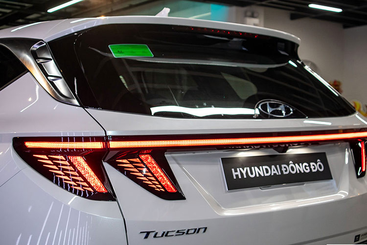 Dù nhà phân phối Hyundai Thành Công Việt Nam chưa có bất kỳ phản hồi nào trước thông tin Tucson nâng cấp sẽ ra mắt ngay trong năm 2024 nhưng nguồn tin từ đại lý được cho là có cơ sở. Bởi, mô hình đang mở bán tại Việt Nam hiện nay đã có mặt trên thị trường từ cuối năm 2021 và chưa nhận được bất kỳ lần làm mới nào.