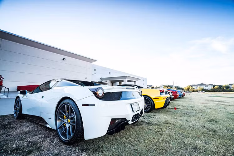 Quần hùng anh tài tại đại hội lần này cũng có mặt của những đàn em trẻ tuổi nhất là Ferrari 488 Spider và Ferrari 458 Speciale hay hypercar Ferrari LaFerrari.