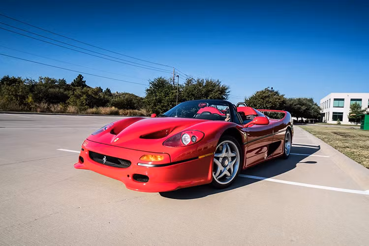 Bên cạnh dàn siêu xe hiện đại có mặt, trong ngày hội còn xuất hiện nhiều siêu xe hàng hiếm, cổ được người chơi sưu tầm của hãng siêu xe Ý như; Ferrari 288 GTO, F40 cùng Ferrari F F50.