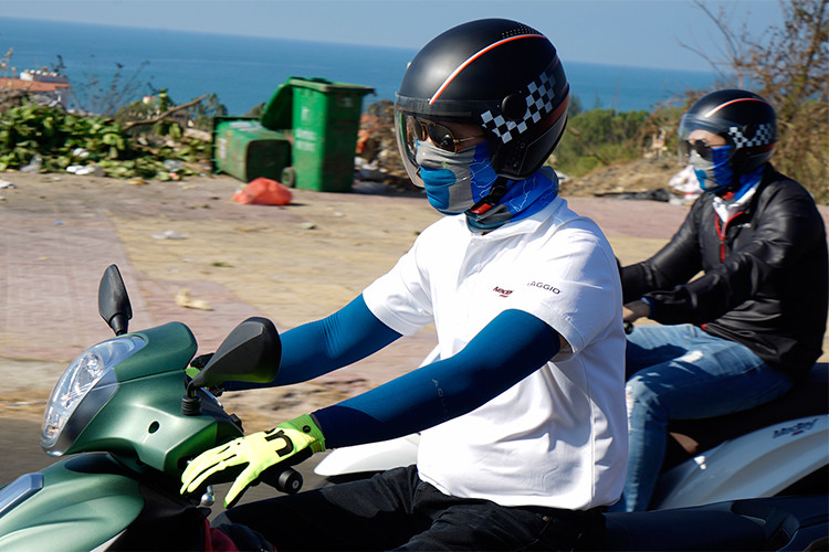 Một ưu điểm khác của Medley mới đó là chiếc xe sở hữu tay lái rất đầm và chắc chắn, không có hiện tượng rung lắc. Với tay lái tốt, chiếc xe không chỉ đem tới cảm giác điều khiển thú vị và an toàn mà còn giảm sự mệt mỏi khi đi trên những hành trình xa. Trọng tâm của Medley cũng thấp hơn so với đối thủ trực tiếp là Honda SH nhờ bánh sau nhỏ hơn, khiến chiếc xe ít tạo cảm giác "chênh vênh" hơn khi vào cua.