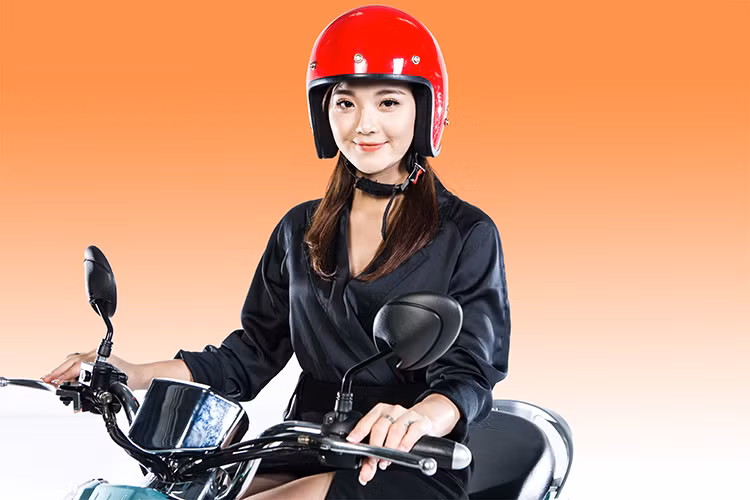 Anbico Diamond sở hữu kiểu dáng giống như những mẫu xe tay ga chạy xăng truyền thống, cùng với chất lượng hoàn thiện cao hơn. Về tổng thể, xe có thiết kế khá bầu bĩnh và nữ tính. Phong cách thiết kế của Anbico Diamond lấy cảm hứng xuyên suốt từ vẻ đẹp của kim cương, sáng loá, hiện đại và bền bỉ với thời gian.