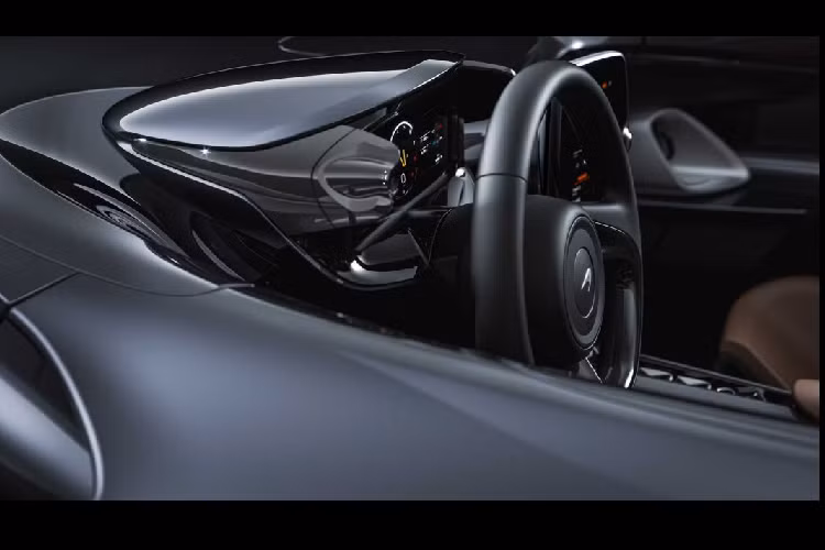 Như đã đưa tin, mẫu siêu xe McLaren Elva được phát triển dựa trên hệ thống khung gầm và thân vỏ bằng sợi carbon siêu nhẹ. Hiện hãng McLaren chưa công bố trọng lượng của siêu xe này. Tuy nhiên, siêu xe nhẹ nhất hiện nay của McLaren có trọng lượng chỉ 1.138 kg.