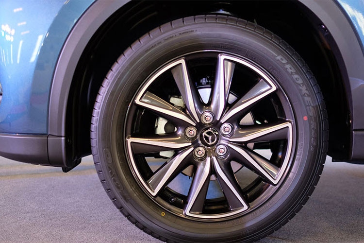 Bộ khung của mẫu xe CX-5 phiên bản 2018 cũng đã được hãng xe ôtô Mazda, Nhật Bản cải tiến giúp độ cứng khi xoắn tăng thêm 15% nhờ thép cường lực ở cột A và B. Ngoài ra, độ ồn cũng giảm 1,3 dB. Hơn nữa, hãng xe Nhật cũng tối ưu hóa vị trí tương đối giữa trục bánh xe trước và cột A giúp cho việc vận hành ổn định hơn.