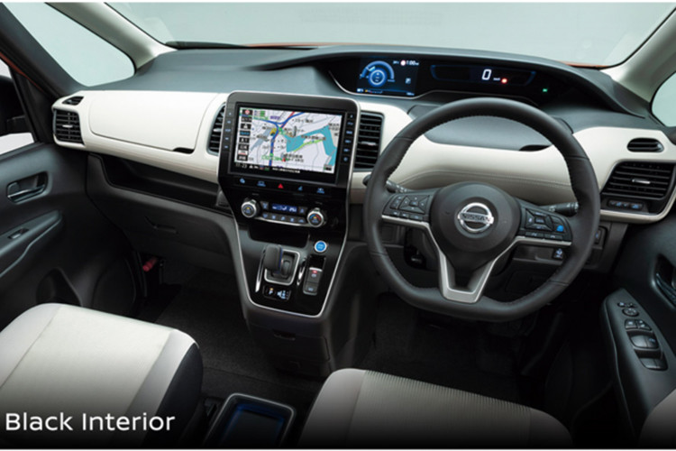 Bên trong Nissan Serena 2019 là không gian nội thất gần như không có gì mới. Ở phiên bản tiết kiệm nhiên liệu e-Power, Nissan Serena 2019 đi kèm cần số điện tử riêng, phanh đỗ xe cơ điện tử, nút bấm khởi động máy và tính năng hỗ trợ giữ phanh tạm thời. Trong khi đó, ở Nissan Serena 2019 bản thường được trang bị phanh đỗ xe dạng bàn đạp bằng chân.