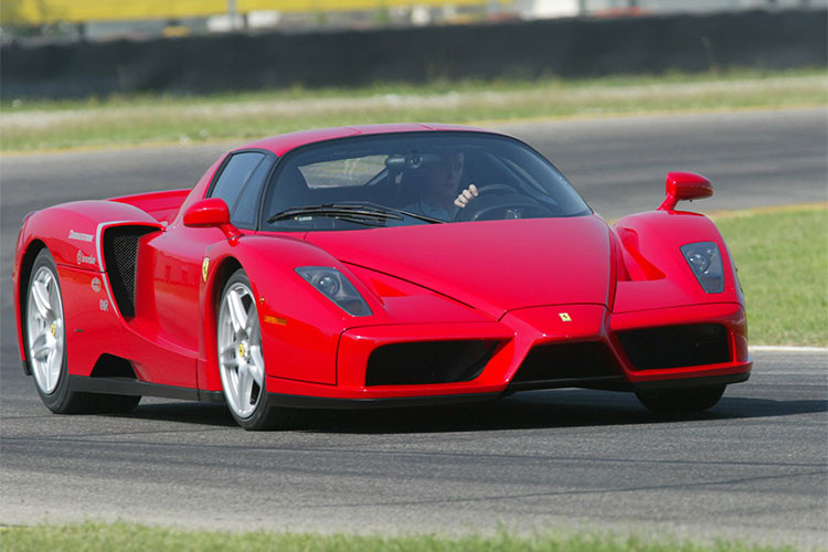Vào hồi đầu năm 2017, một chiếc Ferrari Enzo được "treo giá" lên tới 3,9 triệu USD (tương đương 88,2 tỷ đồng), dù đã rời nhà máy của hãng siêu xe Ferrari từ tháng 10/2013. Lý do khiến nó có giá đắt như vậy là do tới thời điểm hiện tại, chiếc xe vẫn còn trong tình trạng mới gần như 100% và mới chỉ đi được 227 km.