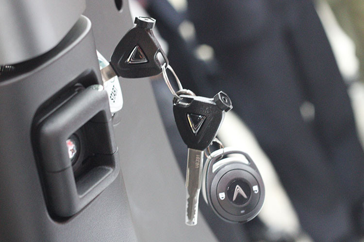 Cùng với việc ra mắt mẫu xe máy đầu tiên, VinFast cũng chính thức đưa nhà máy xe máy điện đi vào hoạt động với 3 xưởng chính là xưởng hàn, xưởng sơn và xưởng lắp ráp. Trong tương lai, nhà máy sẽ xây dựng thêm xưởng ép nhựa, làm khung, đóng gói pin, sản xuất mô tơ điện và linh kiện điện tử...