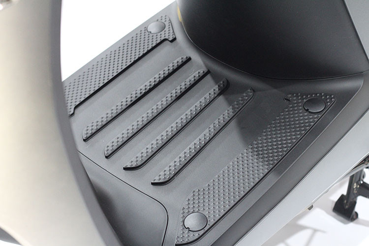 Nhà máy điện VinFast có tổng diện tích 6,4 hécta, công suất thiết kế giai đoạn 1 là 250.000 xe/năm, giai đoạn 2 là 500.000 xe/năm và có thể mở rộng tới 1 triệu xe/năm, nhằm mục tiêu trở thành cơ sở sản xuất xe máy điện hiện đại bậc nhất Đông Nam Á.