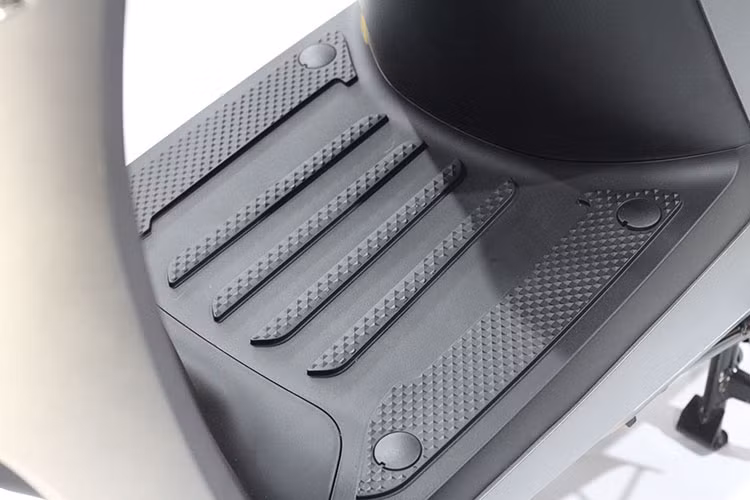 Nhà máy điện VinFast có tổng diện tích 6,4 hécta, công suất thiết kế giai đoạn 1 là 250.000 xe/năm, giai đoạn 2 là 500.000 xe/năm và có thể mở rộng tới 1 triệu xe/năm, nhằm mục tiêu trở thành cơ sở sản xuất xe máy điện hiện đại bậc nhất Đông Nam Á.