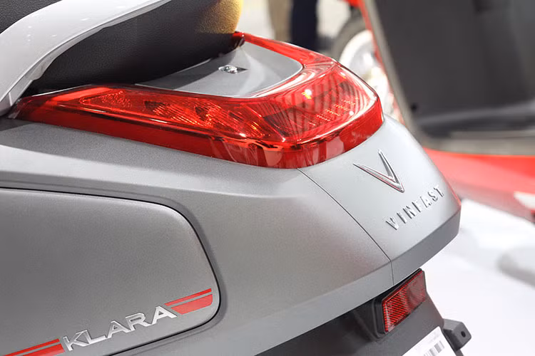 Cụ thể, toàn bộ công đoạn hàn và sơn sẽ được tự động hoá 95-100% bởi các rô bốt được nhập khẩu từ các hãng hàng đầu Châu Âu. Quá trình lắp ráp, hoàn thiện xe được thực hiện trên dây chuyền hiện đại nhập khẩu từ Nhật Bản, kiểm soát chặt chẽ từng chi tiết nhỏ nhờ công nghệ 4.0 và điện toán đám mây.