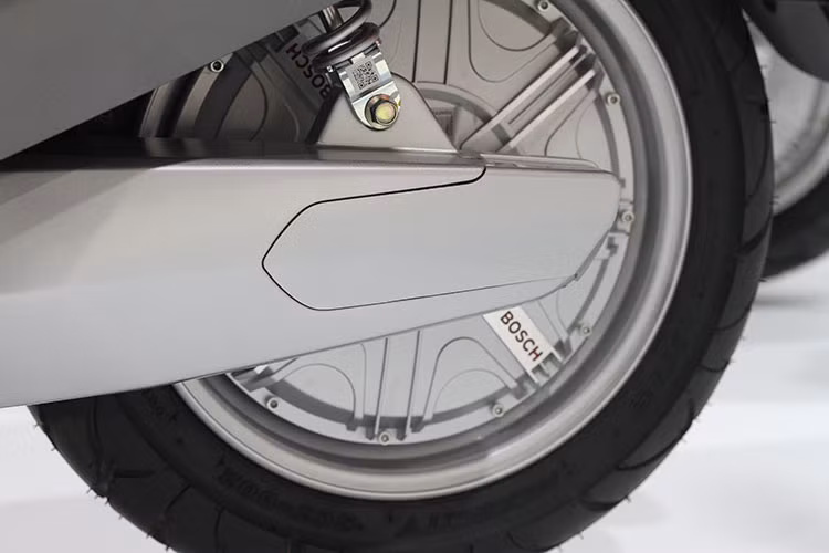 Đặc biệt, tại sự kiện, VinFast đã công bố hệ sinh thái toàn diện cho xe điện thông minh lần đầu tiên xuất hiện với độ phủ rộng khắp Việt Nam. Hệ sinh thái bao gồm: Hệ thống trạm sạc và trạm thuê pin, Hệ thống điện toán đám mây cùng ứng dụng mobile và Hệ thống đại lý uỷ quyền.