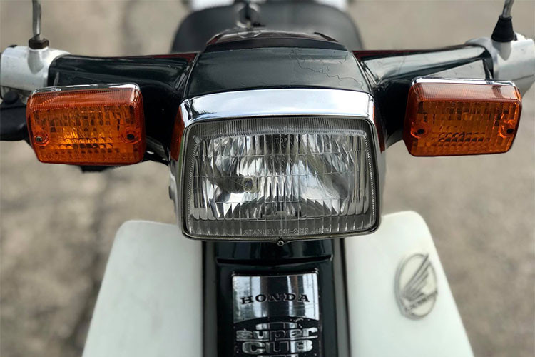 Do được bảo quản rất tốt bởi 1 đời chủ duy nhất và nhập về Việt Nam từ Nhật khi còn mới nên tới hiện giờ, chiếc xe vẫn được gìn giữ trong tình trạng hoàn hảo với màu sơn đặc trưng còn giữ được độ bóng, sâu và bộ tem dán trên xe còn mới, không trầy tróc. Chiếc xe Honda Cub 70 trong bài viết này thuộc đời sản xuất năm 1994.