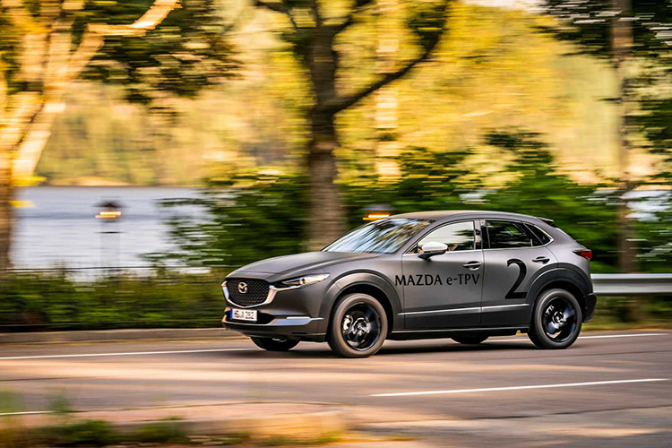 Các thông tin khác sẽ được hé lộ tại Triển lãm Ô tô Tokyo trong tháng 10 tới, và e-TPV là tên viết tắt cho cụm từ “electric Technology Prove-out Vehicle.” Phiên bản thương mại dự kiến sẽ ra mắt thị trường trong năm 2020 để làm mẫu năm 2021. Một phiên bản plug-in hybrid sẽ theo chân trong năm 2021.