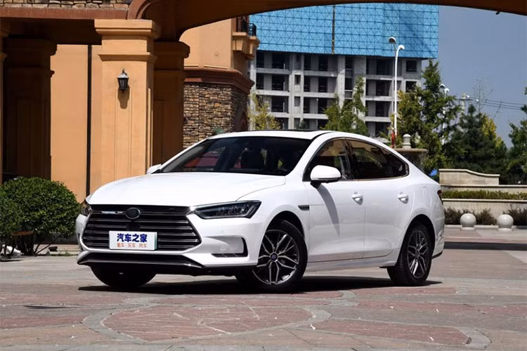 Ra mắt ở Triển lãm Ô tô Bắc Kinh 2018, mẫu xe BYD Qin Pro 2019 là một trong những chiếc sedan đẹp nhất Trung Quốc và sẽ được tung ra thị trường thế giới kể từ ngày 20/9 này. Đáng chú ý, Qin Pro phiên bản mới sẽ có tới ba biến thể bao gồm: xăng, điện và plug-in hybrid.