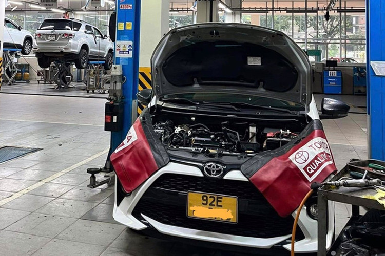 Anh Hoà cho biết, bản thân là một lái xe chuyên chở khách, anh rất hoang mang khi phải chạy một chiếc xe lỗi động cơ, có nguy cơ bị hỏng hóc giữa đường bất cứ lúc nào. Ngoài ra, mỗi lần gác lại công việc đưa xe vào đại lý sửa là một lần mất thời gian, công sức và tiền bạc. Hiện anh chỉ muốn thay động cơ mới hoặc mong Toyota Việt nam mua lại chiếc xe để anh ổn định cuộc sống. 