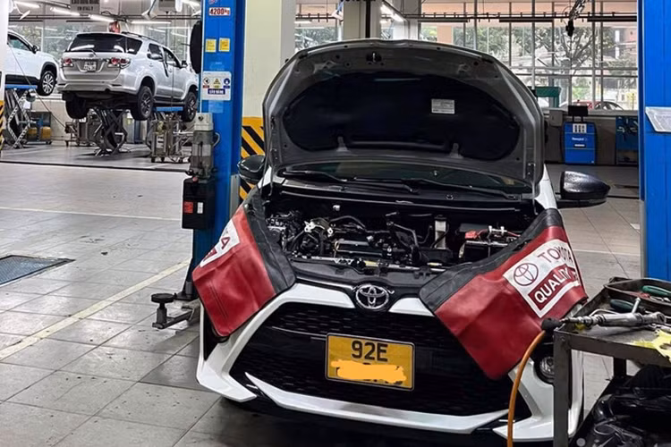 Anh Hoà cho biết, bản thân là một lái xe chuyên chở khách, anh rất hoang mang khi phải chạy một chiếc xe lỗi động cơ, có nguy cơ bị hỏng hóc giữa đường bất cứ lúc nào. Ngoài ra, mỗi lần gác lại công việc đưa xe vào đại lý sửa là một lần mất thời gian, công sức và tiền bạc. Hiện anh chỉ muốn thay động cơ mới hoặc mong Toyota Việt nam mua lại chiếc xe để anh ổn định cuộc sống. 