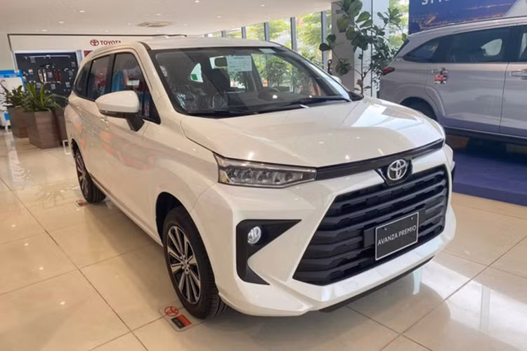 Ở Việt Nam, hiện những chiếc xe Daihatsu "đóng" logo Toyota đang bán có thể kể đến như: Toyota Wigo, Yaris Cross, Avanza Premio, Veloz Cross.. Tuy nhiên, Toyota Việt Nam hiện mới chỉ đưa ra thông báo Toyota Avanza Premio MT bị ảnh hưởng và ngừng bàn giao đến người dùng. Trong khi đó, những chiếc xe còn lại vẫn bị đặt dấu hỏi lớn.