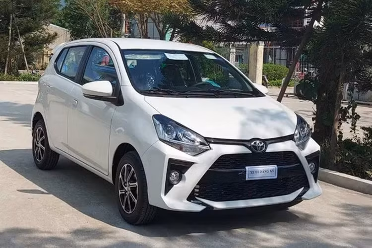 Toyota Wigo đi 2 năm "bổ máy" 2 lần vẫn không hết lỗi là trường hợp của anh Nguyễn Tuấn Hoà tại Quảng Nam. Anh mua chiếc Toyota Wigo tại Đà Nẵng vào năm 2021 nhưng từ đó đến năm 2023, xe liên tục bị lỗi động cơ kêu lạch cạch. Đại lý Toyota thực hiện bảo hành sửa chữa nhiều lần mà không khắc phục được hết lỗi.