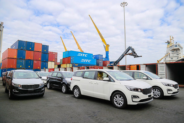 Xe oto nhap khau o at ve Viet Nam, tang truong hon 77%