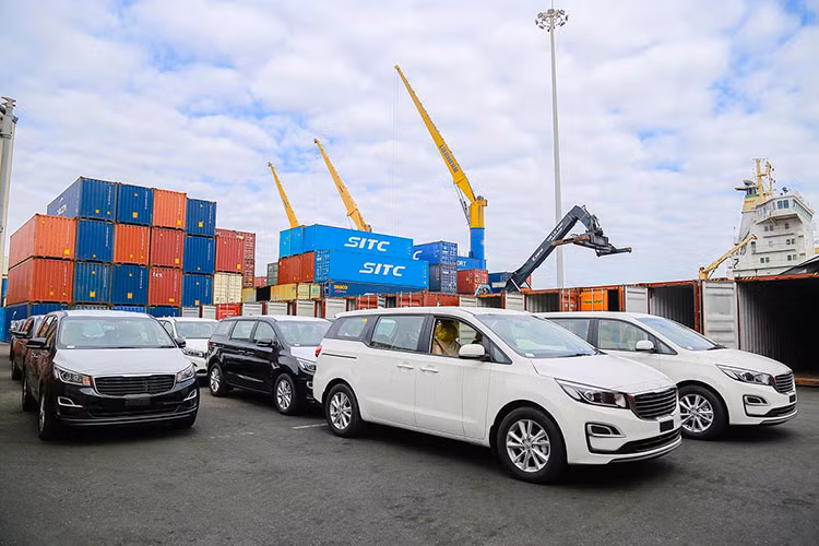 Xe oto nhap khau o at ve Viet Nam, tang truong hon 77%