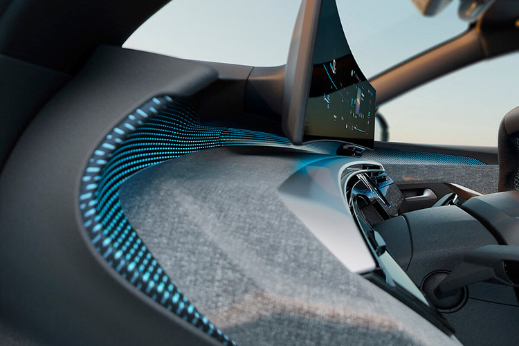 Ngoài ra, mẫu SUV này cũng được trang bị các tính năng ADAS hiện đại nhất từ hãng mẹ Stellantis. Peugeot 5008 2024 sẽ được phát triển dựa trên nền tảng khung gầm STLA Medium hoàn toàn mới, thay cho loại EMP2 được sử dụng rộng rãi trên hầu hết các mẫu SUV/Crossover cỡ trung và cỡ nhỏ thuộc tập đoàn Stellantis.