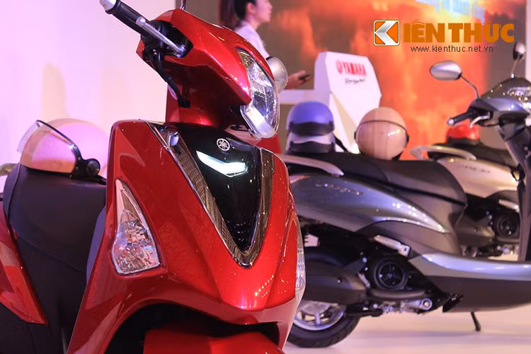 Acruzo được Yamaha cho ra mắt tại Việt Nam và được xem là thị trường đầu tiên trên thế giới có mặt với 2 phiên bản là Deluxe và Standard, chỉ ở phiên bản Deluxe mới có những tính năng cao cấp và “thông minh”.