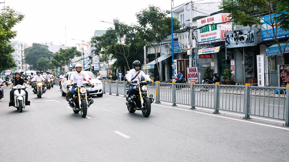 Dù có "tuổi đời" còn khá trẻ nhưng các biker trong nhóm R nineT đều tỏ rõ sự thân thiện, đam mê và nhiệt huyết. Với họ, được trải nghiệm và chia sẻ tình yêu trên những chiếc môtô BMW vào mỗi dịp cuối tuần chính là "liều thuốc" tốt nhất nhằm giải toả những áp lực trong công việc.