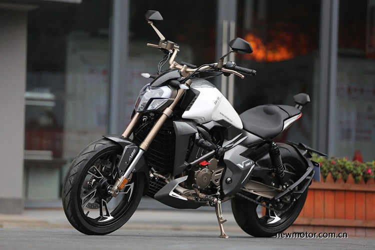  Xe môtô Zontes 310V nhái theo kiểu dáng cruiser cơ bắp Ducati XDiavel đình đám của Ý. Thế hệ mới nhất của nó đến từ hãng xe máy Trung Quốc Zontes, xe sẽ được trình làng tại Thái Lan trong thời gian tới.