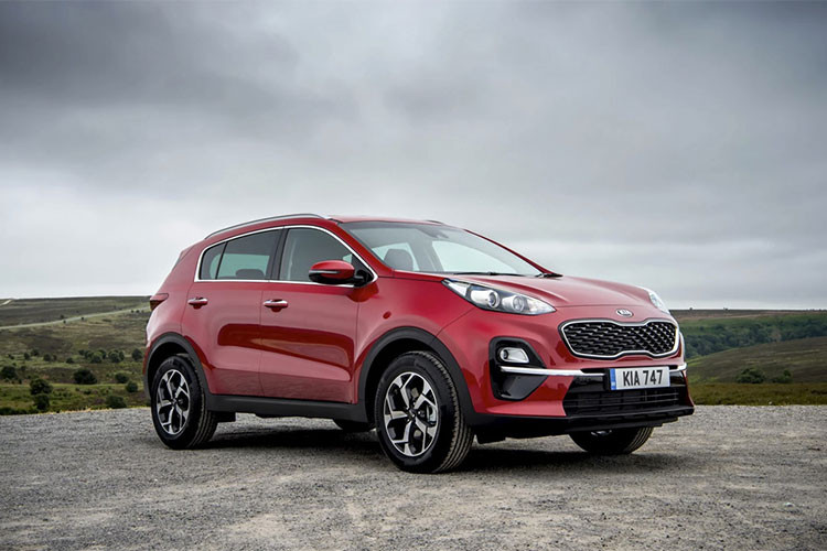 Mẫu xe crossover Kia Sportage phiên bản 2019 đã được làm mới hoàn toàn sơ với trước đây. Trên phiên bản Kia Sportage 2019 mới nhận được những thay đổi đáng kể về cả nội ngoại thất và hệ dẫn động.