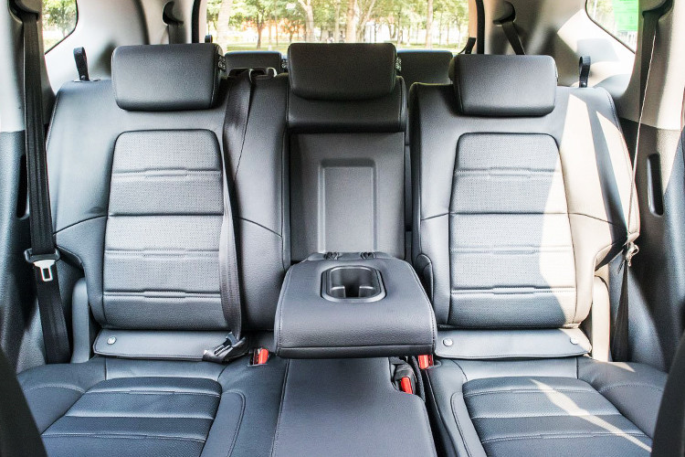 Đáng chú ý nhất chính là tính năng an toàn Honda SENSING bao gồm Hệ thống công nghệ hỗ trợ lái xe an toàn tiên tiến lần đầu ứng dụng trên dòng xe ôtô Honda tại Việt Nam. Hệ thống bao gồm 5 công nghệ hiện đại: Hệ thống phanh giảm thiểu va chạm (CMBS), Hệ thống đèn pha thích ứng tự động (AHB), Hệ thống kiểm soát hành trình thích ứng bao gồm dải tốc độ thấp (ACC with LSF), Hệ thống giảm thiểu chệch làn đường (RDM), Hệ thống hỗ trợ giữ làn đường (LKAS).