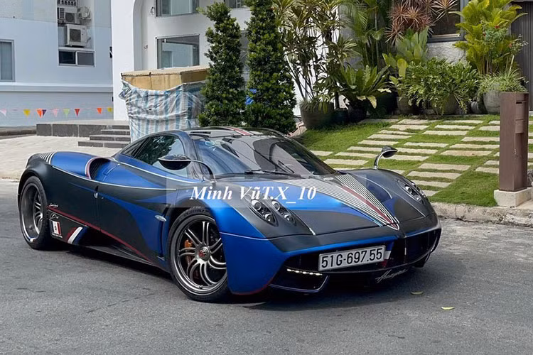 Nhưng cũng có thể, hình ảnh mới được Minh Nhựa đăng tải đã từ đầu năm nay đã được chụp từ trong 1 cuộc họp mặt đầy bất ngờ vào ngày đầu tiên của năm 2023, lúc này, Minh Nhựa đỗ xe trước nhà bạn và sau đó, Cường Đô la đã lái xe vào garage.