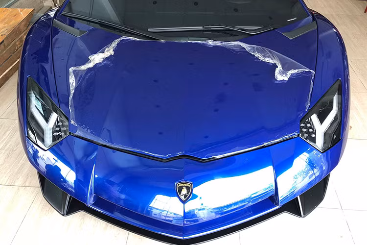 Aventador LP750-4 SV Coupe mới được Minh Nhựa bán lại cho ông chủ công ty nhập khẩu tư nhân quận 5, TP HCM được đưa về nước vào đầu tháng 7/2016. Sau hơn 2 năm có mặt tại Việt Nam, số đồng hồ công tơ mét của "siêu bò" này dừng ở con số 7.976 miles, tương đương 12.836 km.