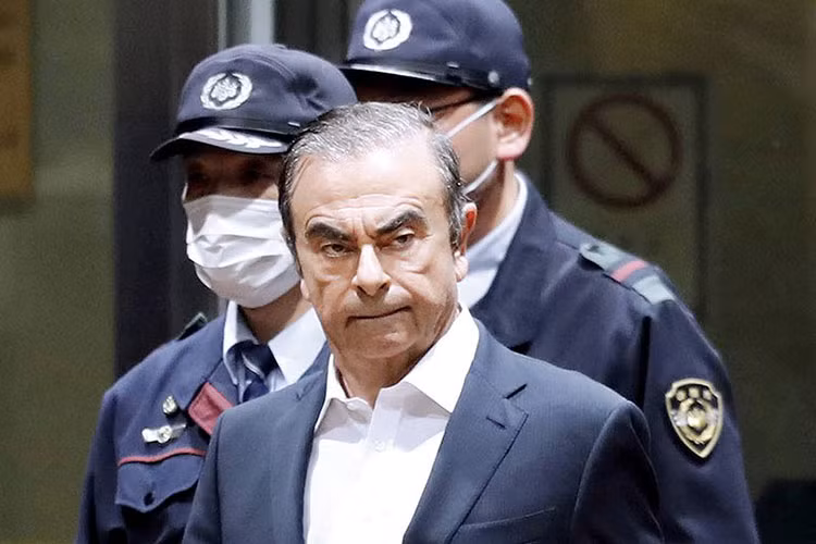 Cuu CEO Nissan doi cong ty boi thuong hon 23 nghin ty dong-Hinh-2