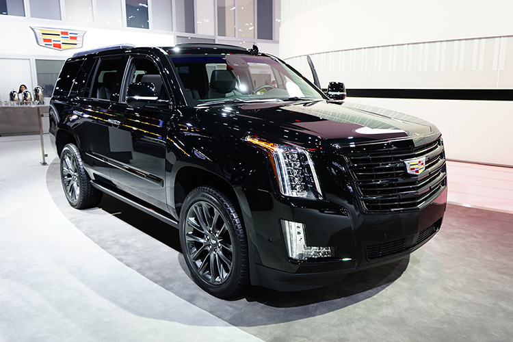 Mẫu xe SUV hạng sang Cadillac Escalade Sport Edition mới ra mắt tại thị trường Mỹ sẽ có ba biến thể gồm Luxury, Premium Luxury và Platinum (cao cấp nhất). Như vậy, sau hơn bốn năm kể từ Cadillac Escalade, hãng xe Mỹ mới ra mắt phiên bản đặc biệt - Sport Edition này.