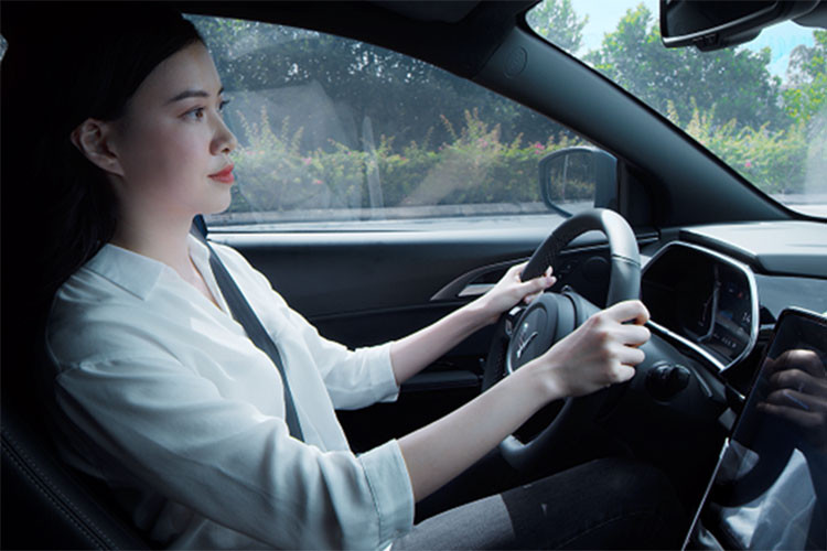 Trieu hoi 730 xe VinFast VF e34 de thay the cam bien va cham-Hinh-2