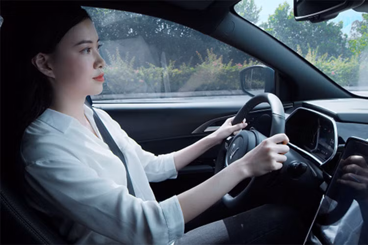 Trieu hoi 730 xe VinFast VF e34 de thay the cam bien va cham-Hinh-2