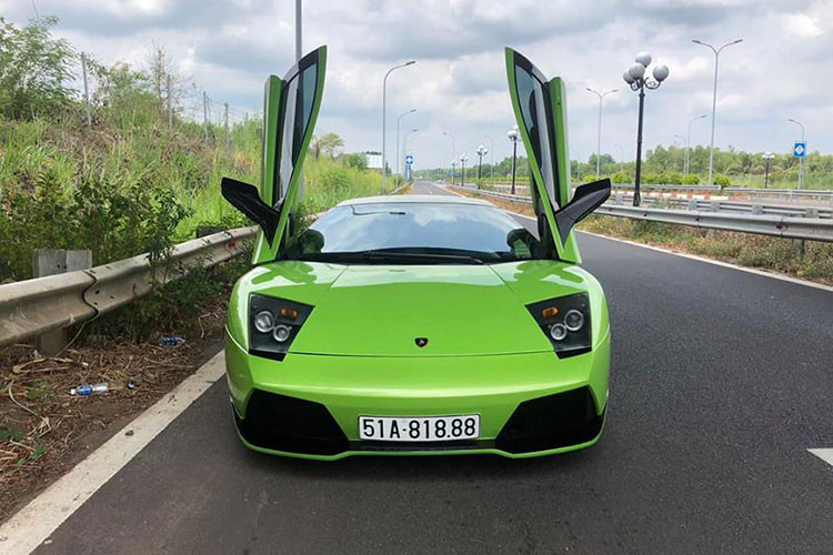 Mới đây, một siêu thị ôtô Hà Nội ở Quốc lộ 13, quận Thủ Đức, TP HCM đã rao bán chiếc siêu xe Lamborghini Murcielago LP640 màu xanh cốm độc nhất vô nhị tại Việt Nam gây sự chú ý lớn với cộng đồng mạng. Chỉ 3 tuần sau đó, "siêu bò" này đã tìm thấy người mua mới.