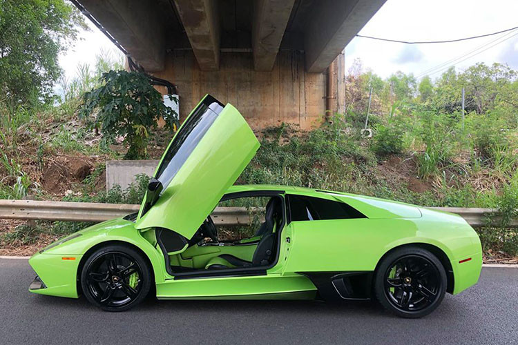 &#x8;Được biết, ông chủ của chiếc siêu xe Lamborghini Murcielago LP640 màu xanh Verde Ithaca có một không hai ở dải đất hình chữ S không phải ai xa lạ, chính là người đã mua lại siêu xe Lamborghini Aventador LP750-4 SV của đại gia siêu xe Minh Nhựa. 