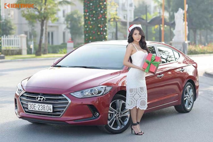 Hyundai Elantra mới được Hyundai Thành Công sản xuất và lắp ráp trên dây chuyền công nghệ được chuyển giao trực tiếp từ Tập đoàn Hyundai Hàn Quốc và bán ở Việt Nam với 6 phiên bản. Mức giá khởi điểm của xe tại Việt Nam chỉ từ 615 triệu đồng cho phiên bản 1.6 MT.