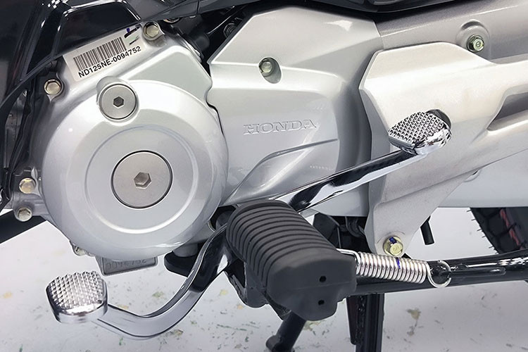 Dream 125 2025 được trang bị động cơ phun xăng điện tử 123,94 cc, xi-lanh đơn, 4 thì, làm mát bằng không khí, tỷ số nén 10.0:1. Xe sử dụng hệ thống phun xăng điện tử tiết kiệm nhiên liệu, hộp số 4 cấp cùng ly hợp ly tâm tự động, truyền động bằng xích. 