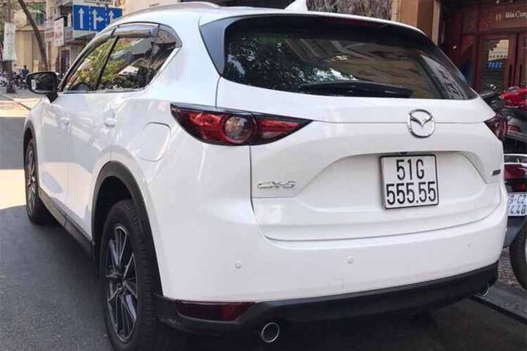 Trước đây trên thị trường mua bán xe ôtô tại Việt Nam, cũng đã có nhiều trường hợp xe có biển số đẹp được rao bán lại với giá trị gấp đôi chiếc xe đó, thông thường chủ xe sẽ không sử dụng mà rao bán cho những người có nhu cầu sở hữu ôtô biển số siêu đẹp hoặc siêu độc, dễ nhớ.