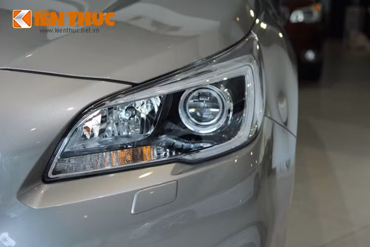 Đèn LED định vị sáng ban ngày có tạo hình mang dấu ấn khác biệt.